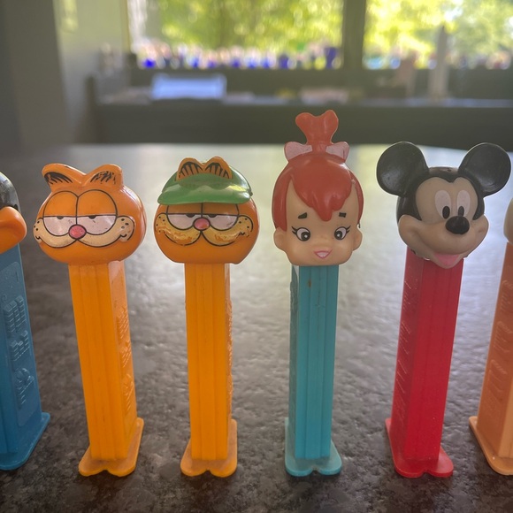 PEZ Dispensers Vintage Bugs Bunny, Daffy, Taz, Garfield, Pebbles, Mickey & more - Picture 3 of 4